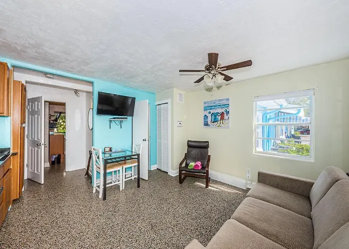 Blue Water Beachside 4 Apartment