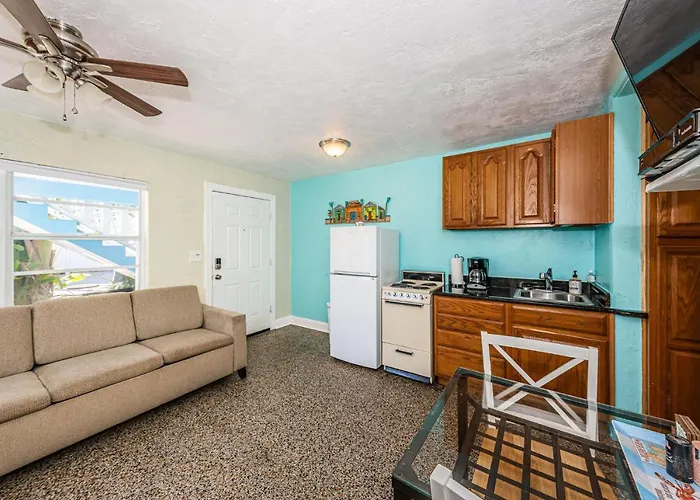 Blue Water Beachside 4 Apartment