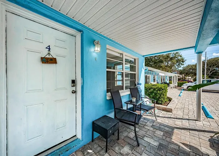 Blue Water Beachside 4 Apartment